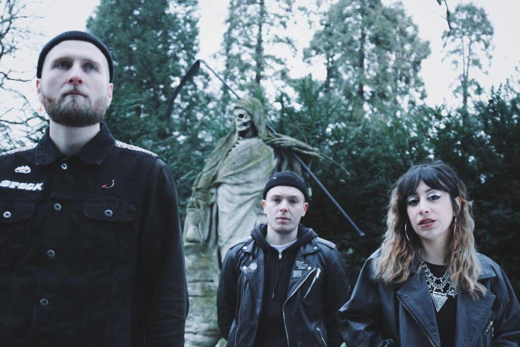 Daevar - Into The Grave