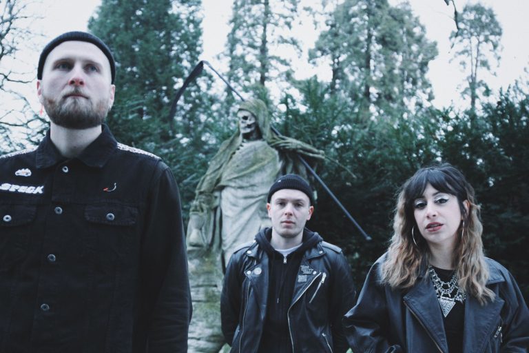 Daevar - Into The Grave